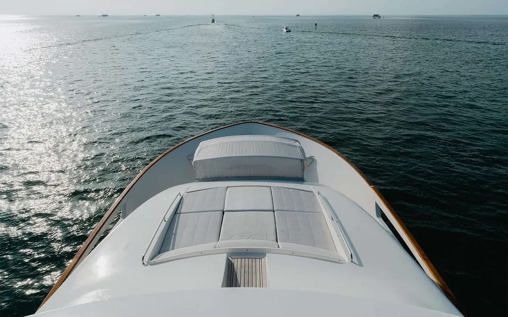 sea - custom line yacht
