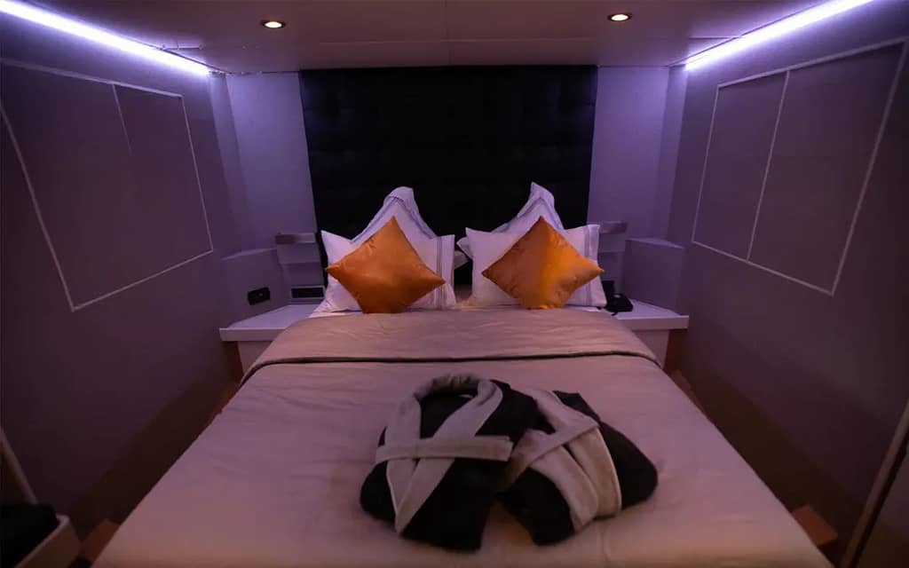 bed yachts ibiza - 92' explorer