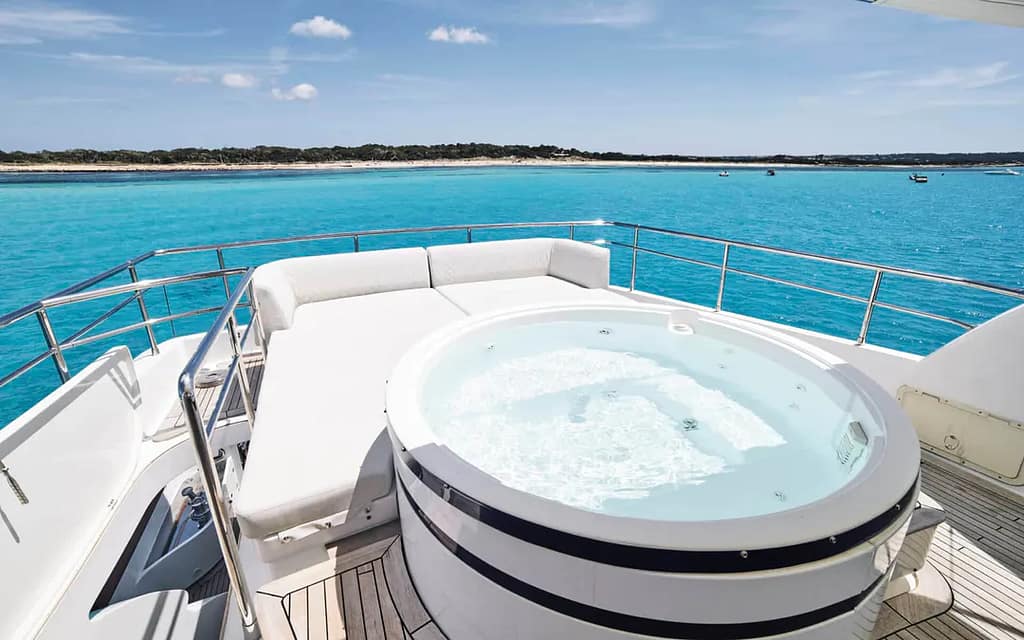 jacuzzi yacht ibiza - maiora ibiza