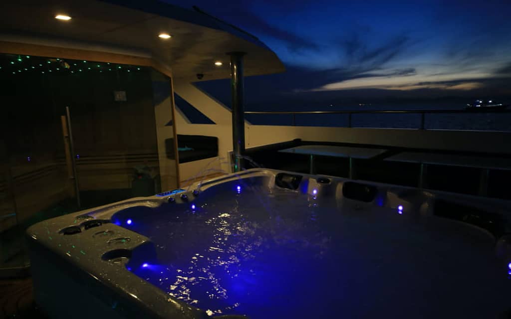 custom yacht mega - yacht life mykonos 5