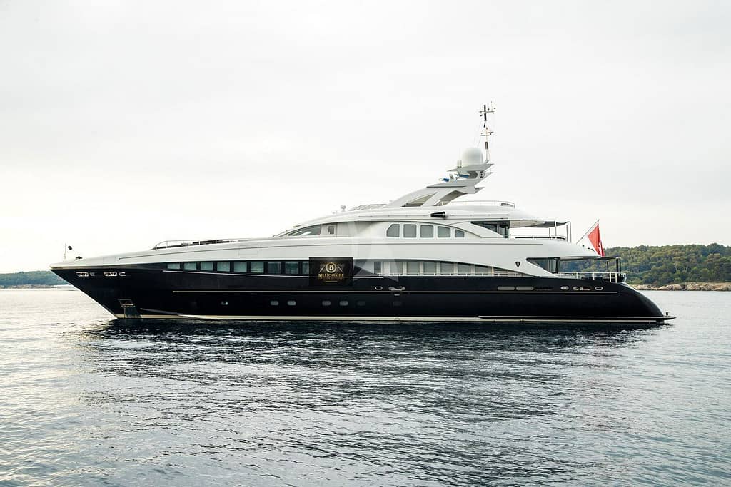 mega yacht doo