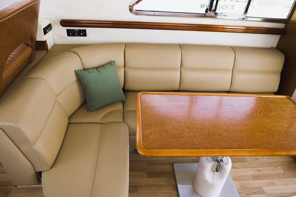 PRINCESS 360 CONSTANTIN 37′ interior