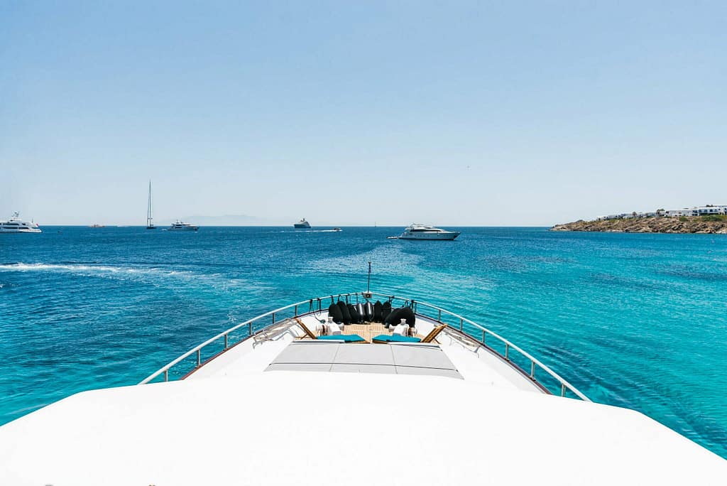 charter a yacht in mykonos - cantieri di pisa 6