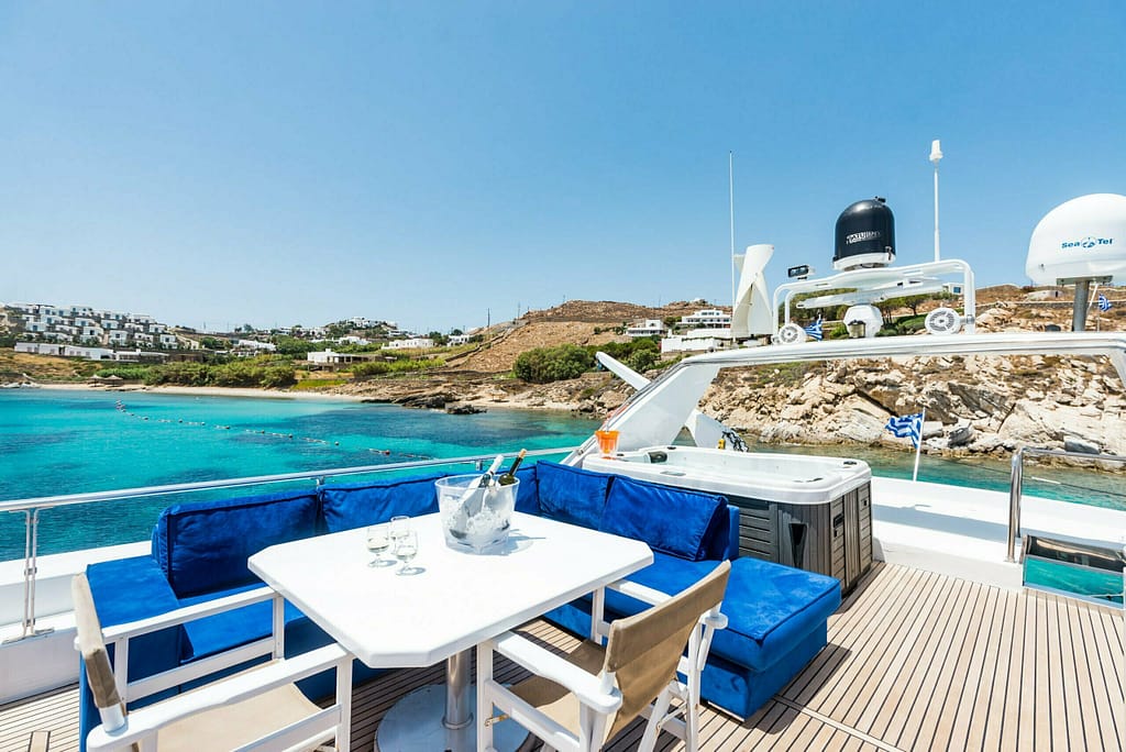 charter a yacht in mykonos - cantieri di pisa 5