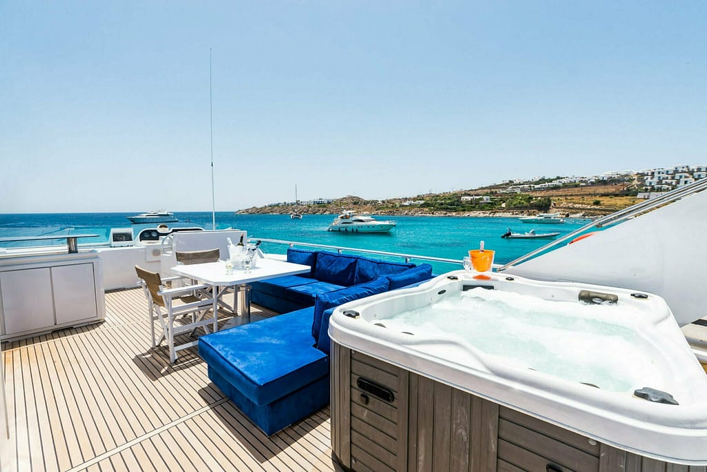 charter a yacht in mykonos - cantieri di pisa 4