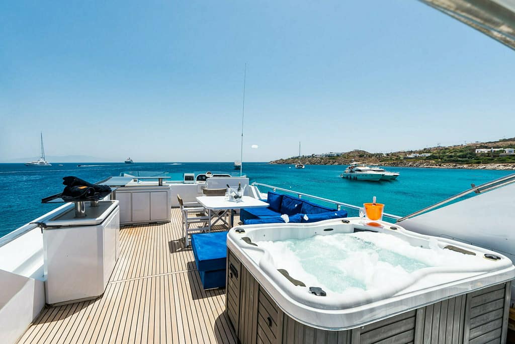 charter a yacht in mykonos - cantieri di pisa 2