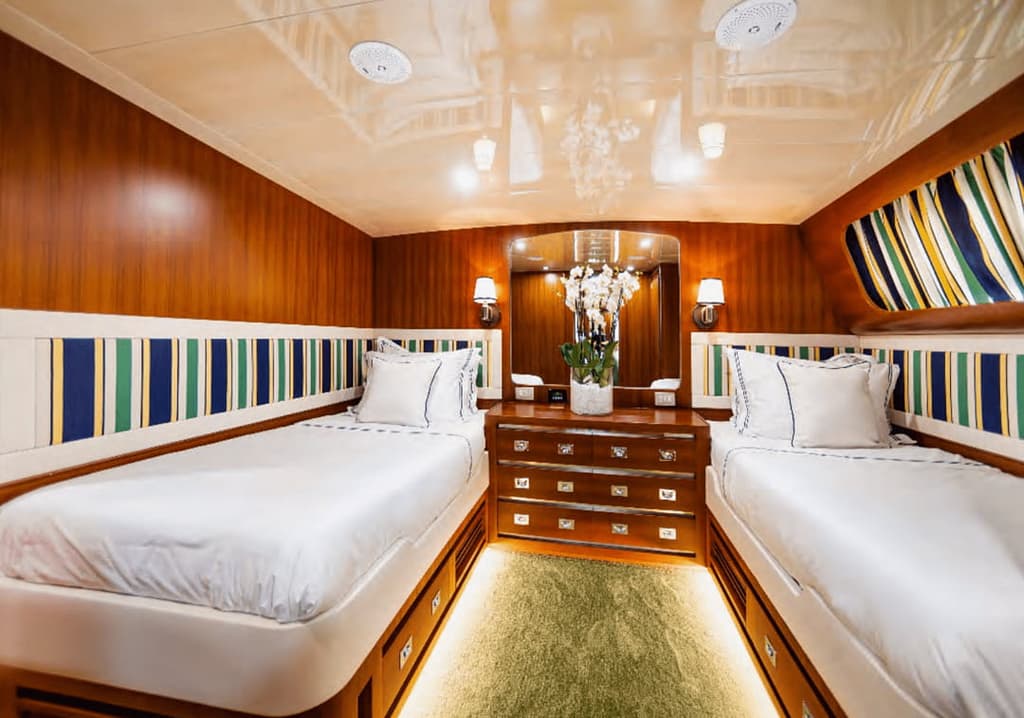 rent yacht - billionaires yachts mykonos 1