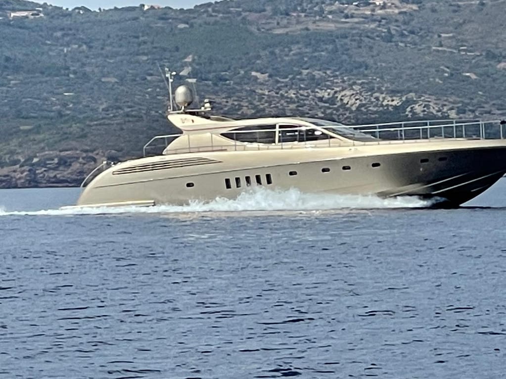 arno leopard - luxurious yachts mykonos - billionaire club mykonos 4