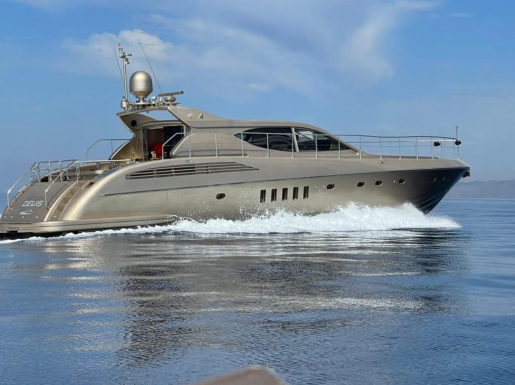 arno leopard - luxurious yachts mykonos - billionaire club mykonos 2