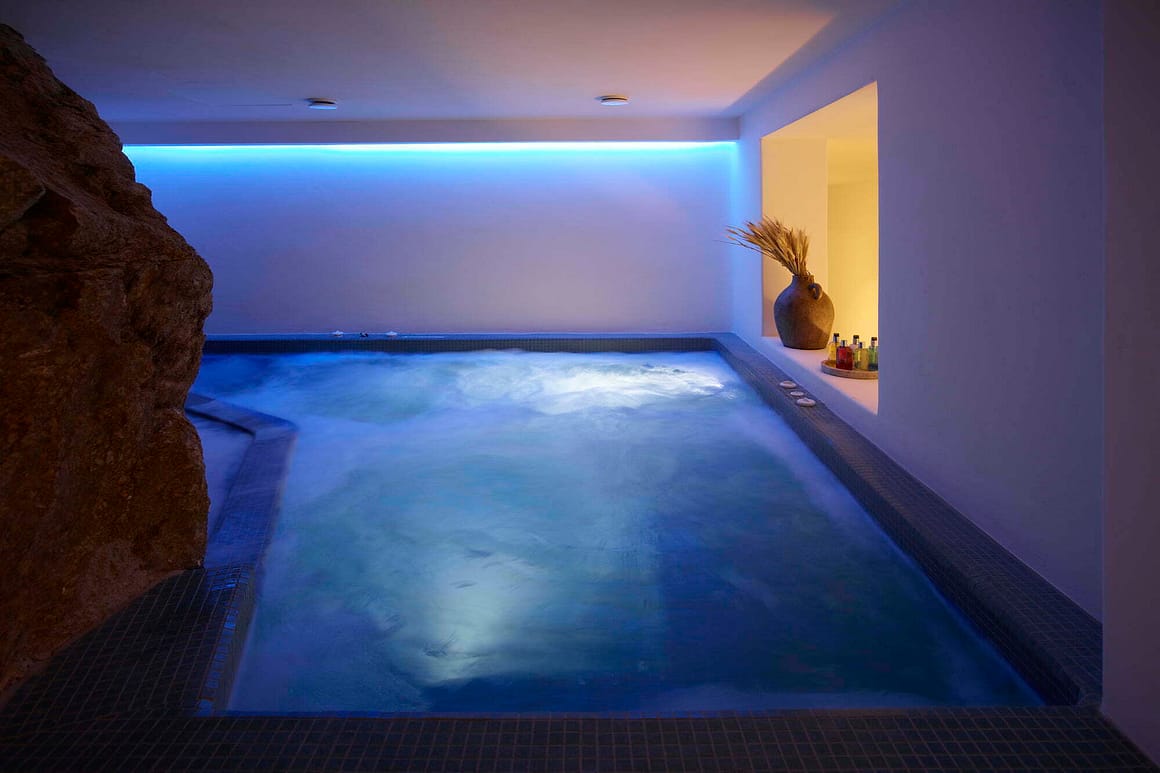 jacuzzi of blue pearl luxury villa mykonos