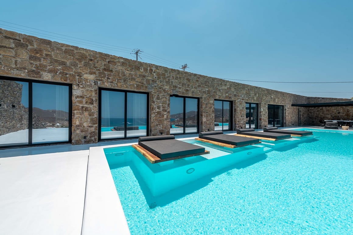 ultra luxury mansions mykonos - billionaire club 2