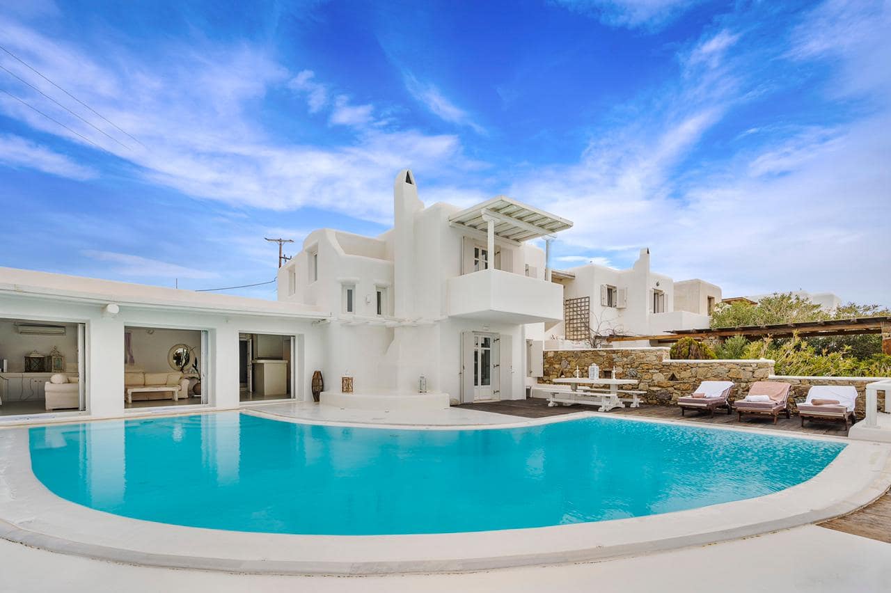 vip villas mykonos - white villa - vip mykonos party concierge