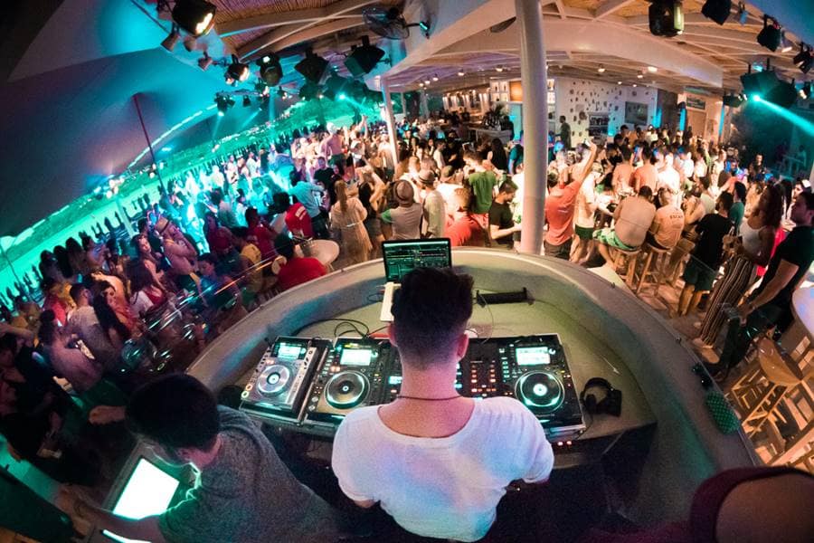 super paradise mykonos beach bar - vip mykonos party 3