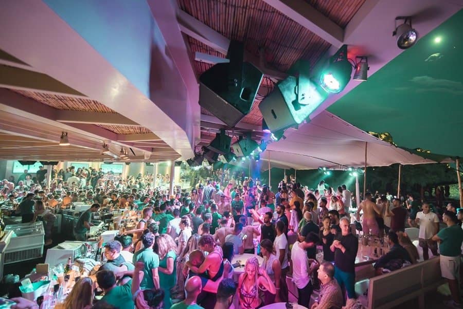 super paradise mykonos beach bar - vip mykonos party 1