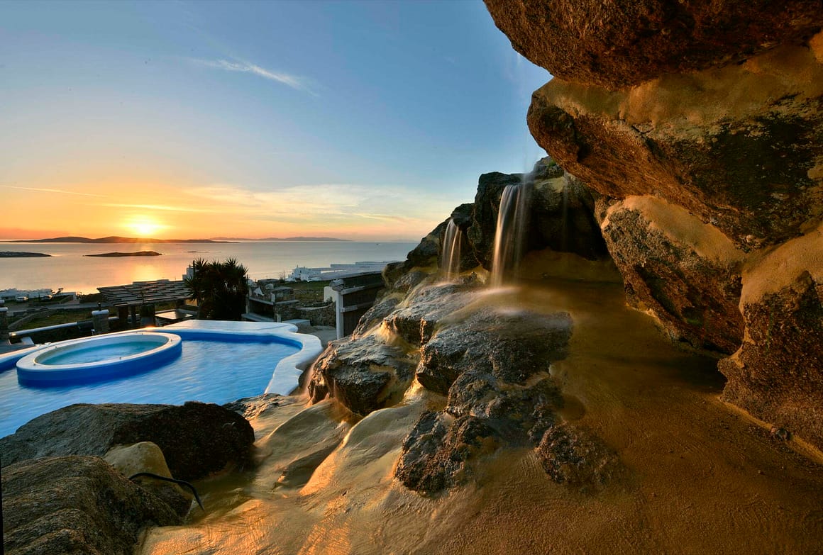 booking luxury villas mykonos - serenna villa- billionaire club Mykonos villas private pool sun