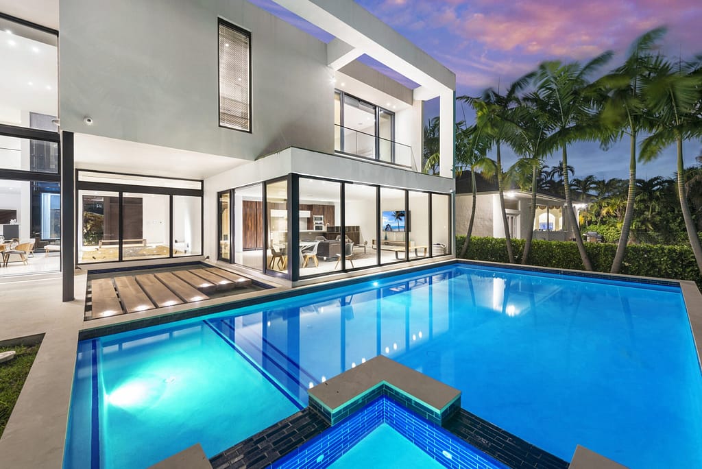 villa private pool in Miami Florida